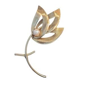 Vintage Gold Tone Textured Three Leaf Faux Pearl Brooch